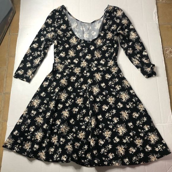 FOREVER 21 Long Sleeve Floral Dress - Picture 2 of 4